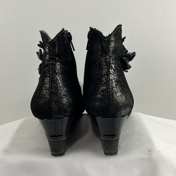Un Tour En Ville Black Patent & Metallic Wedge Booties - Picture 5 of 8